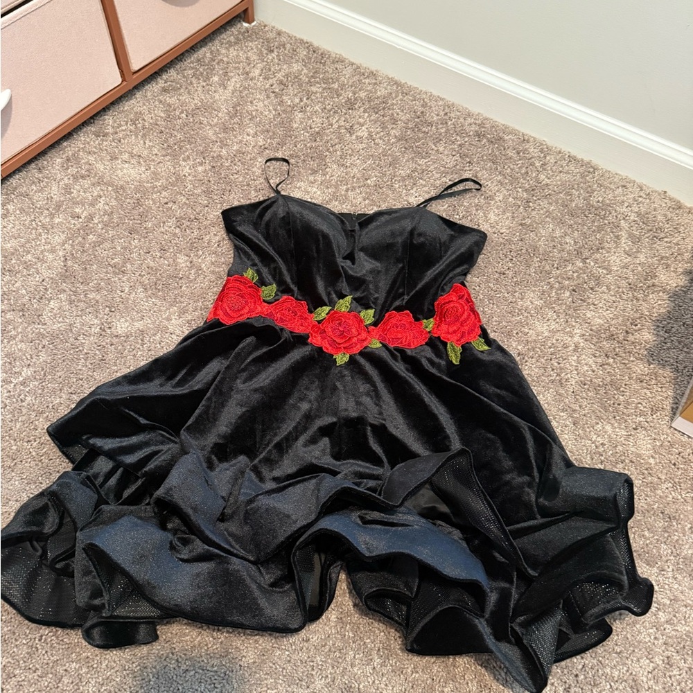 Black floral short dress